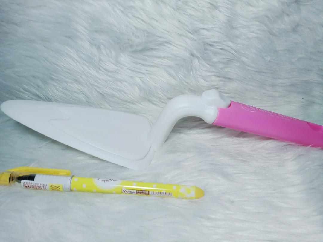 Hello Kitty Cake Shovel – Kitty Collection