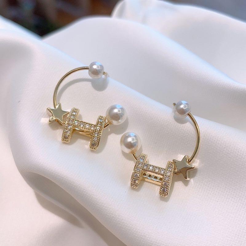Hermes earrings(preorder japan 🇯🇵 ) (Category: Luxury Accessories) located in Angeles City. Submitted by gogo.sparkle (Listing ID 1061314016, Image 1). Description: .