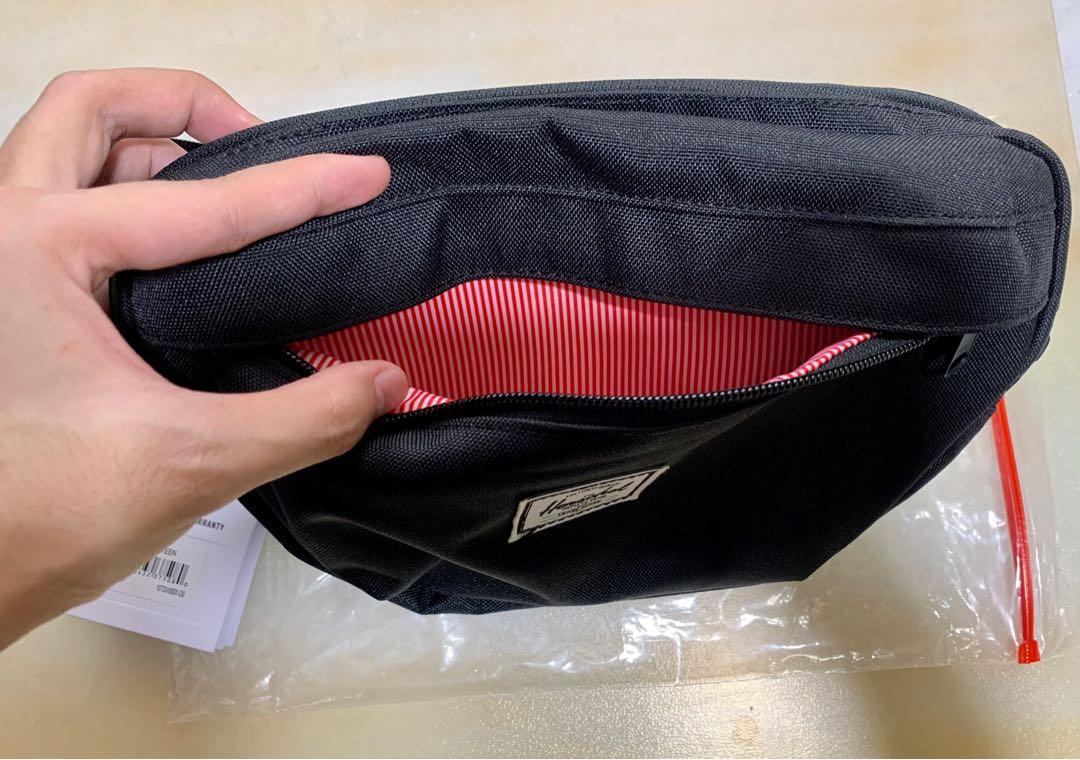 Herschel Nineteen Hip Pack 3L BLACK only Men s Fashion Bags