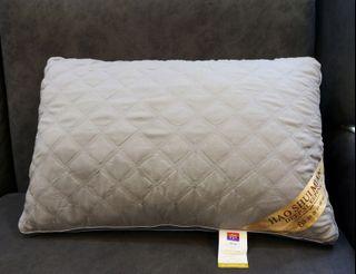 Hotel grade pillows 48cmx78cm in stock