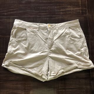 (Category: ) located in . Submitted by declutterelle (Listing ID 1061403727, Image 1). Description: .