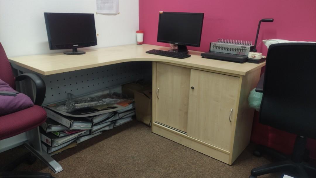 Meja Pejabat Yang Kemas / Siapa yang biasa kemas pinggan cawan kat