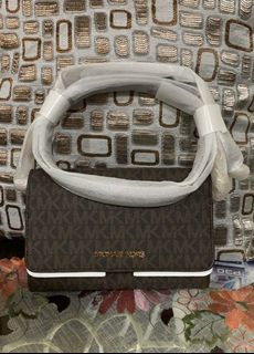 (Category: ) located in . Submitted by hkmshopp (Listing ID 1061367900, Image 1). Description: .