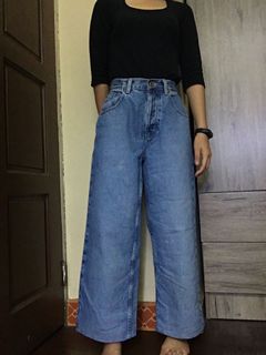 (Category: ) located in . Submitted by virtuouswardrobe (Listing ID 1061374177, Image 1). Description: .