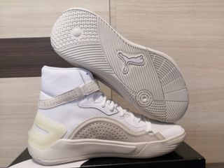 (Category: ) located in . Submitted by sneakergo.88 (Listing ID 1061407402, Image 1). Description: .