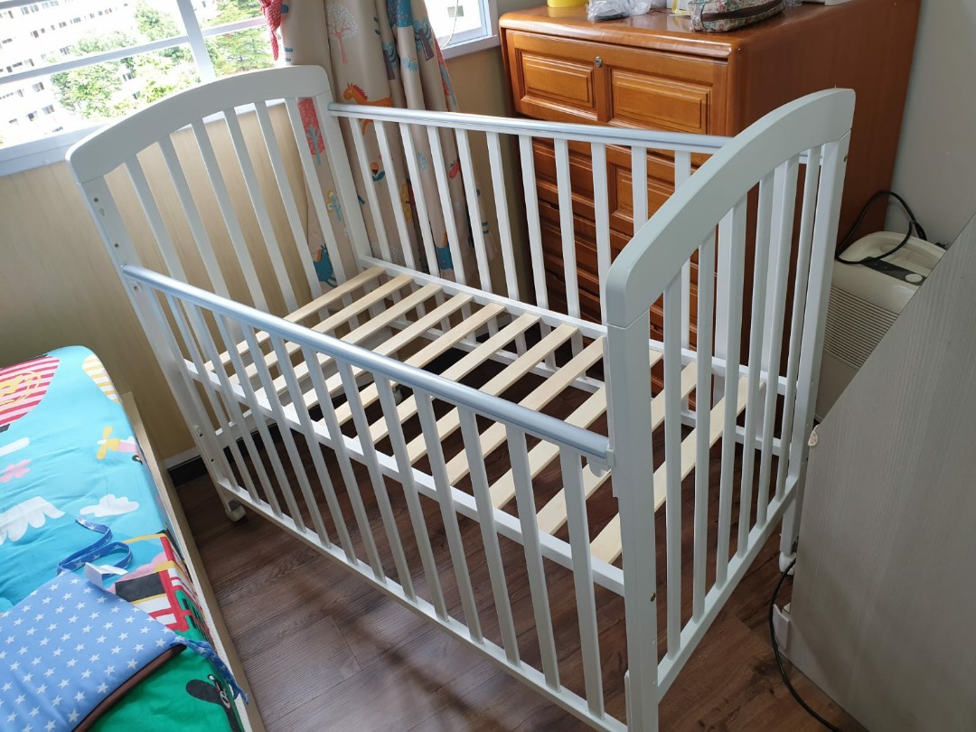 baby cot for living room