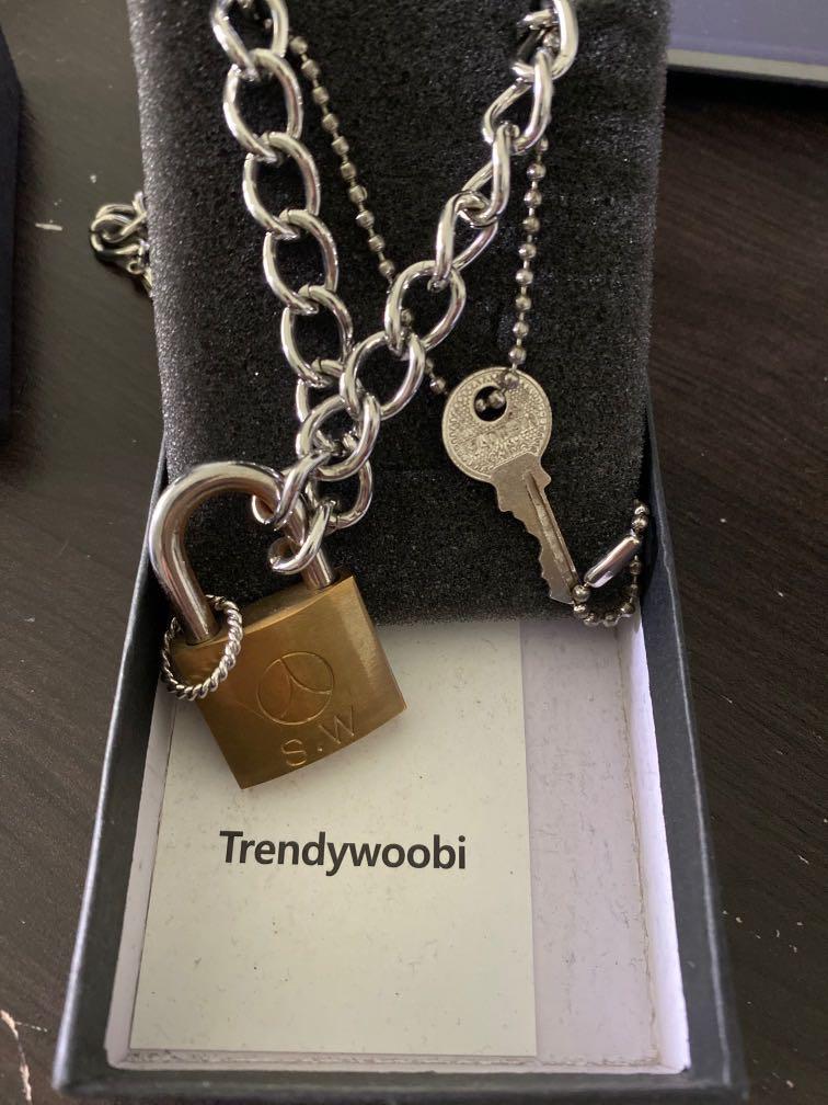 Trendywoobi 鎖頭項鍊, 他的時尚, 運動服裝在旋轉拍賣