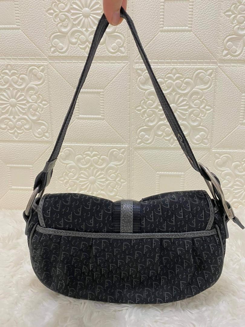 Auth Dior (Category: Luxury Bags & Wallets) located in Davao. Submitted by gingerdust (Listing ID 1061651684, Image 2). Description: .