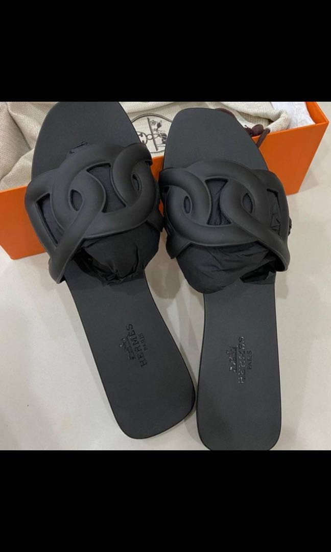 hermes aloha sandals on feet