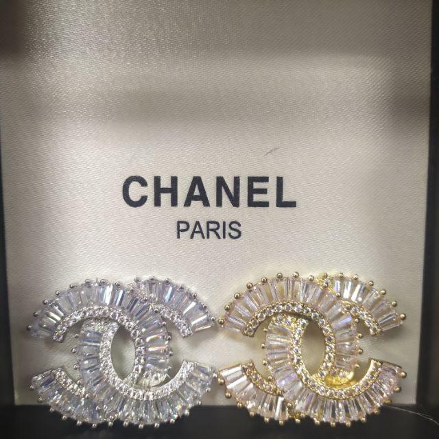 Chanel brooch (preorder japan 🇯🇵) (Category: Luxury Accessories) located in Angeles City. Submitted by gogo.sparkle (Listing ID 1061510079, Image 1). Description: .