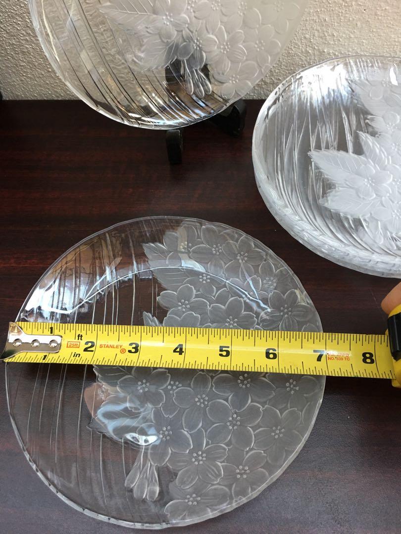 Dessert plate (Category: Bakeware) located in Cagayan de Oro. Submitted by rare.smacky (Listing ID 1061538923, Image 3). Description: Set of 6 dessert plates with frosted floral details .