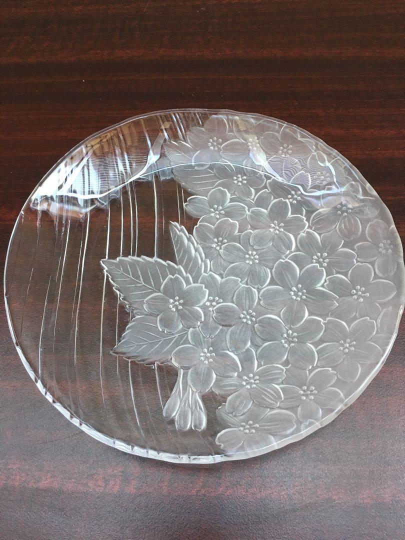 Dessert plate (Category: Bakeware) located in Cagayan de Oro. Submitted by rare.smacky (Listing ID 1061538923, Image 2). Description: Set of 6 dessert plates with frosted floral details .
