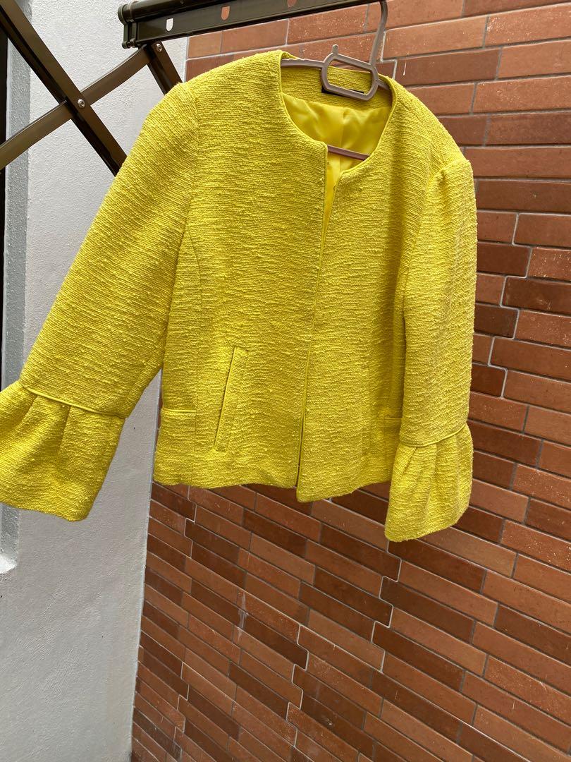 Espirit jacket (Category: Coats, Jackets and Outerwear) located in Kuala Lumpur. Submitted by stylestalker (Listing ID 1061619029, Image 1). Description: Pakai sekali je.