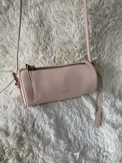 (Category: ) located in . Submitted by 88wardrobe (Listing ID 1061557751, Image 1). Description: .