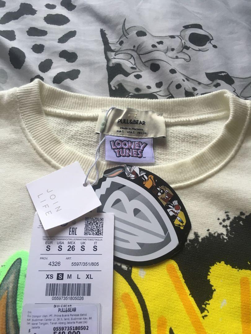 looney tunes pull and bear, Fesyen Wanita, Pakaian Wanita, Baju Luaran di  Carousell