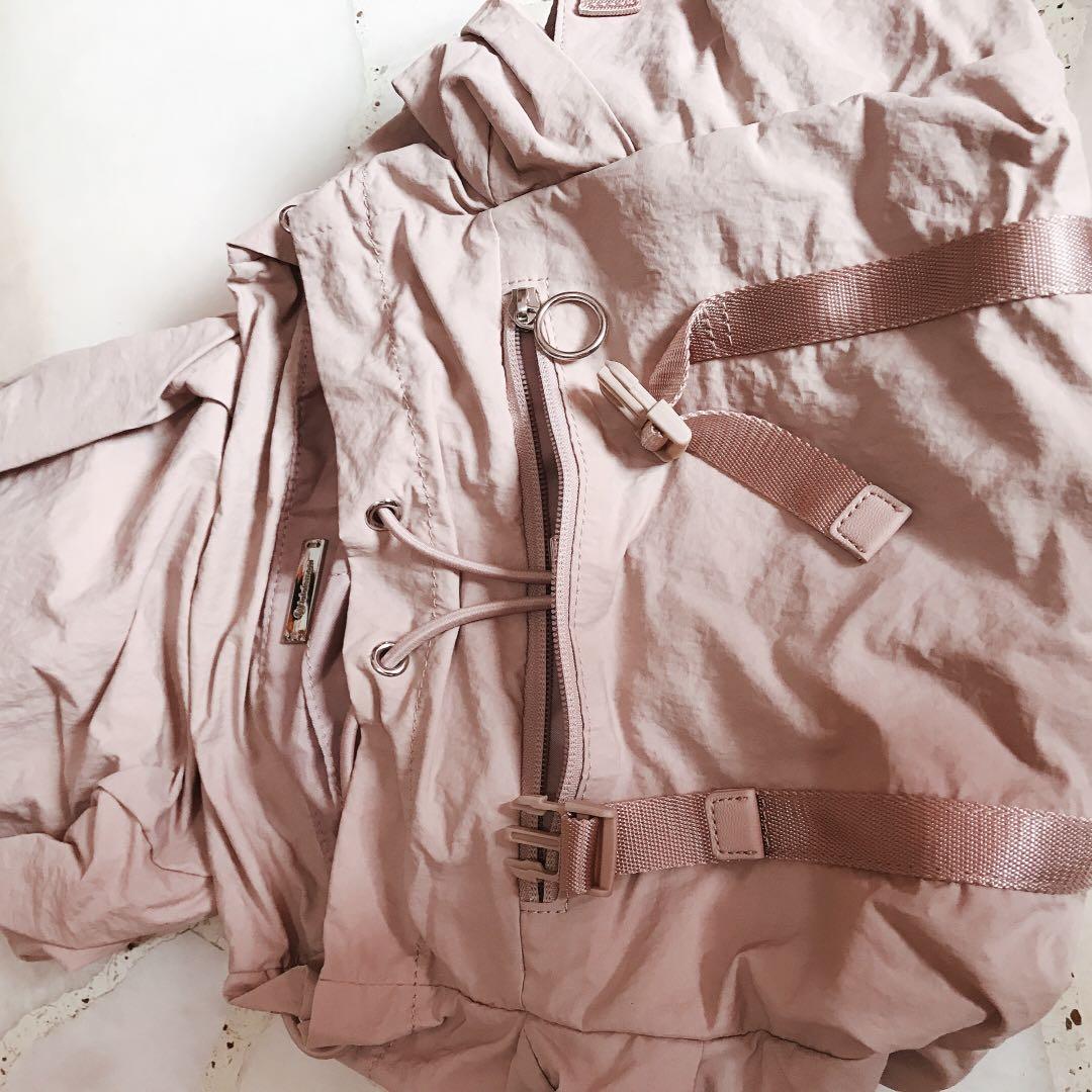 Lululemon back discount to me bag