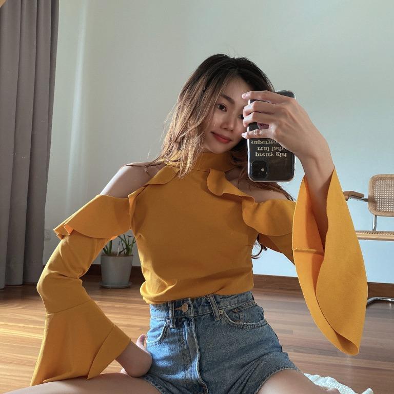 cold shoulder ruffle sleeve top