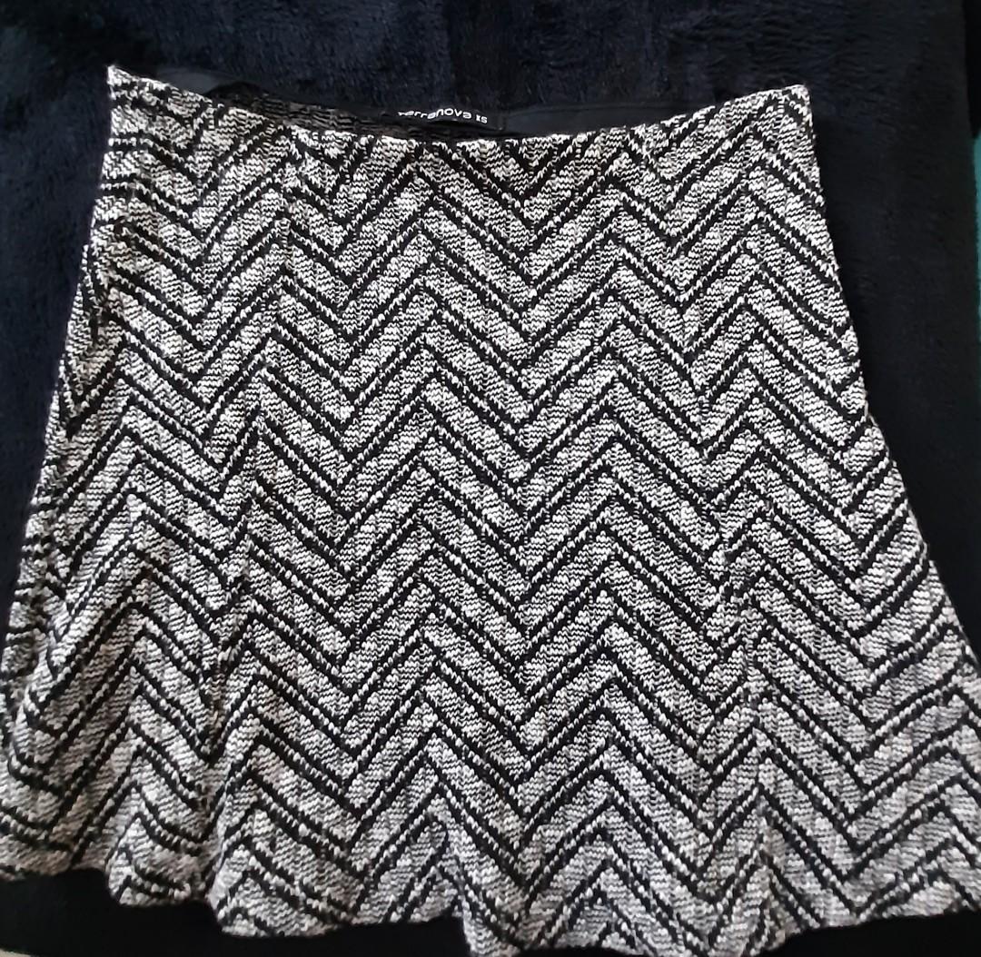 Terranova skirt, Women's Fashion, Bottoms, Skirts on Carousell