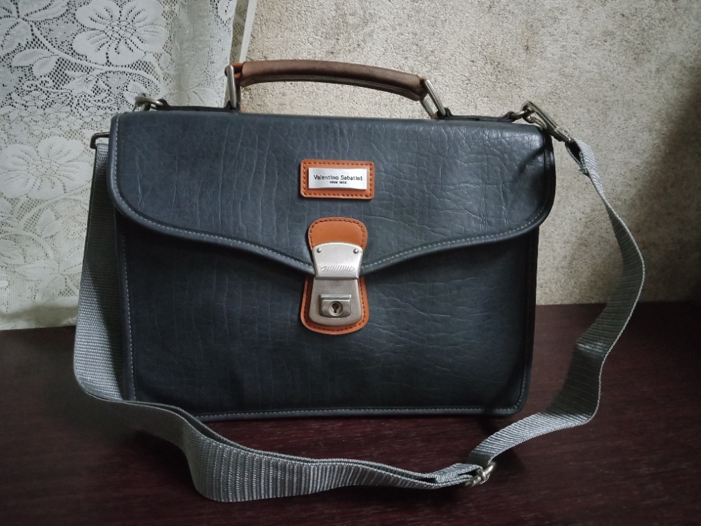 Valentino sabatini bag store