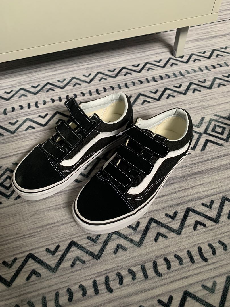 White vans sales with velcro straps
