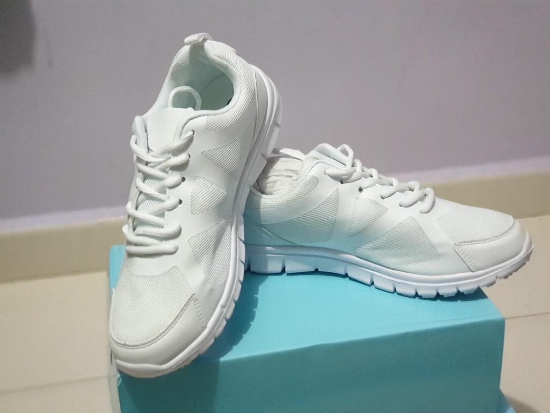White on sale colour shoes