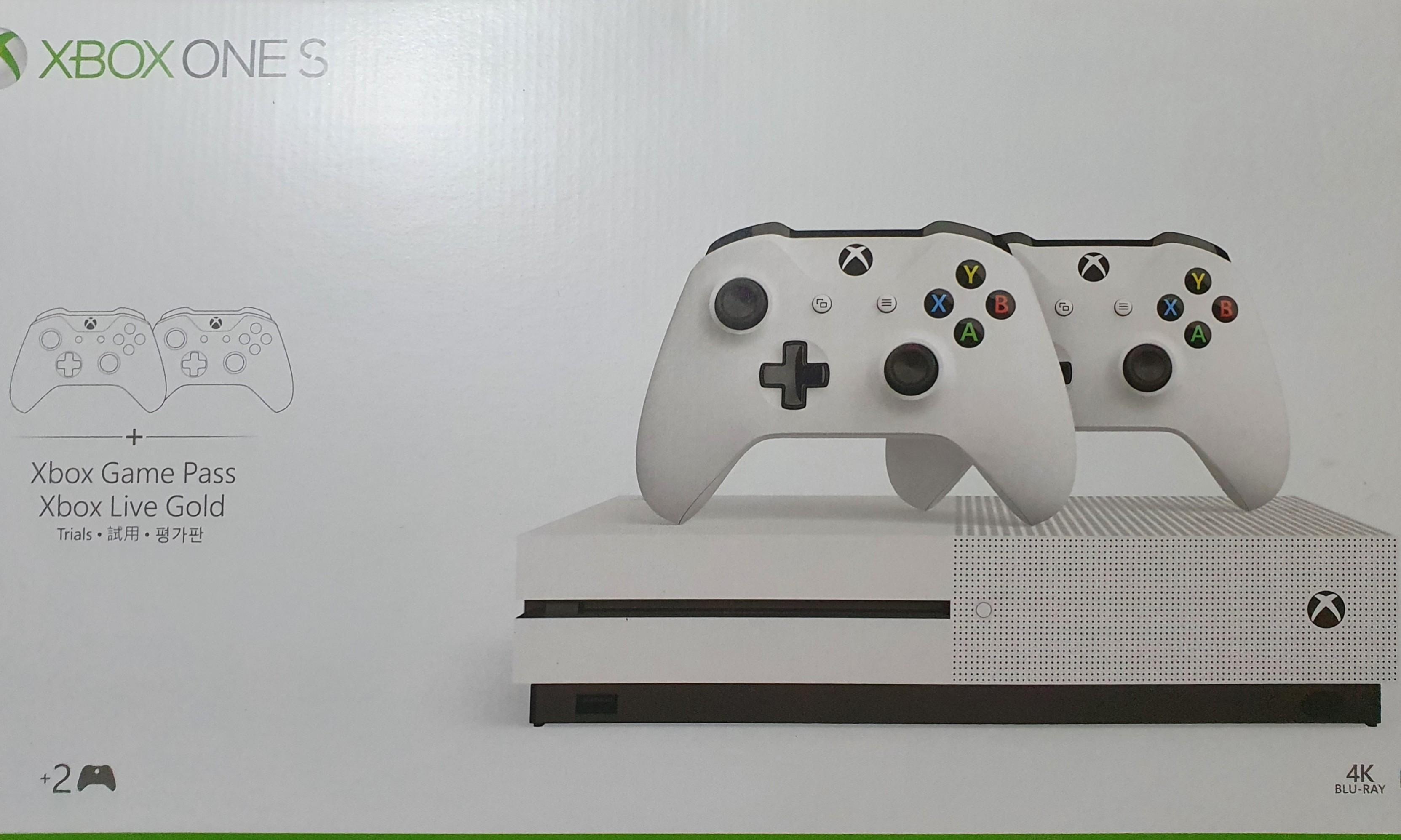 xbox one s 2 controllers