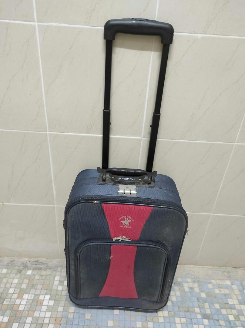 #1132 （21''）BEVERLY HILLS POLO CLUB 軟機艙行李箱 Soft cabin Luggage Case （分類：旅遊 - 行李箱）位於 Hong Kong。 由 lanahmpang 提交（商品編號 1116943612，圖片 2）。簡介： #1132 （21''）BEVERLY HILLS POLO CLUB 軟機艙行李箱 Soft cabin Luggage Case $100 2滑輪，2手挽及拉桿 體積： 17(厚）x 34（長）x 48（高）cm 21吋斜綫 拉捍最高92cm ---------- #1132 （21''）BEVERLY HILLS POLO CLUB 軟機艙行李箱 Soft cabin Luggage Case $100 2 pulleys, 2 handles and levers Volume: 17 (D) x 34 (L) x 48 (H) cm Diagonial measurement 21 inch The highe