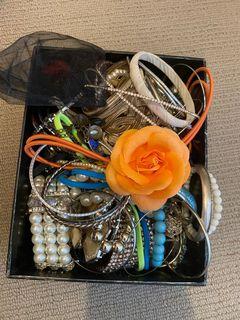 Assorted jewellery