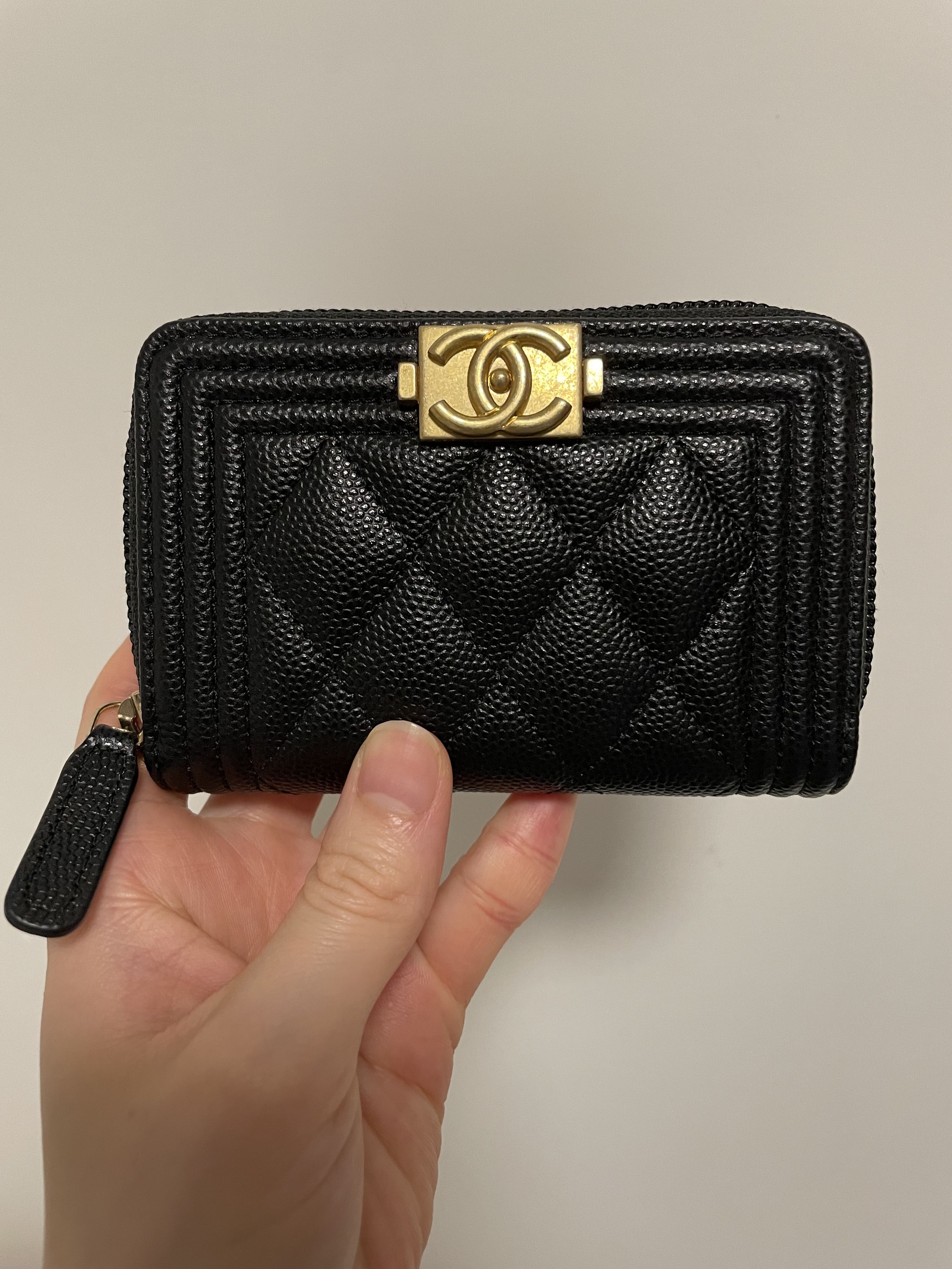 Chanel boy zipped coin purse deals