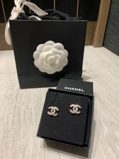 (Category: ) located in . Submitted by jojitozboutique (Listing ID 1116914360, Image 1). Description: .