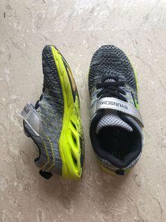 Sneaker shoes size 31 free mail