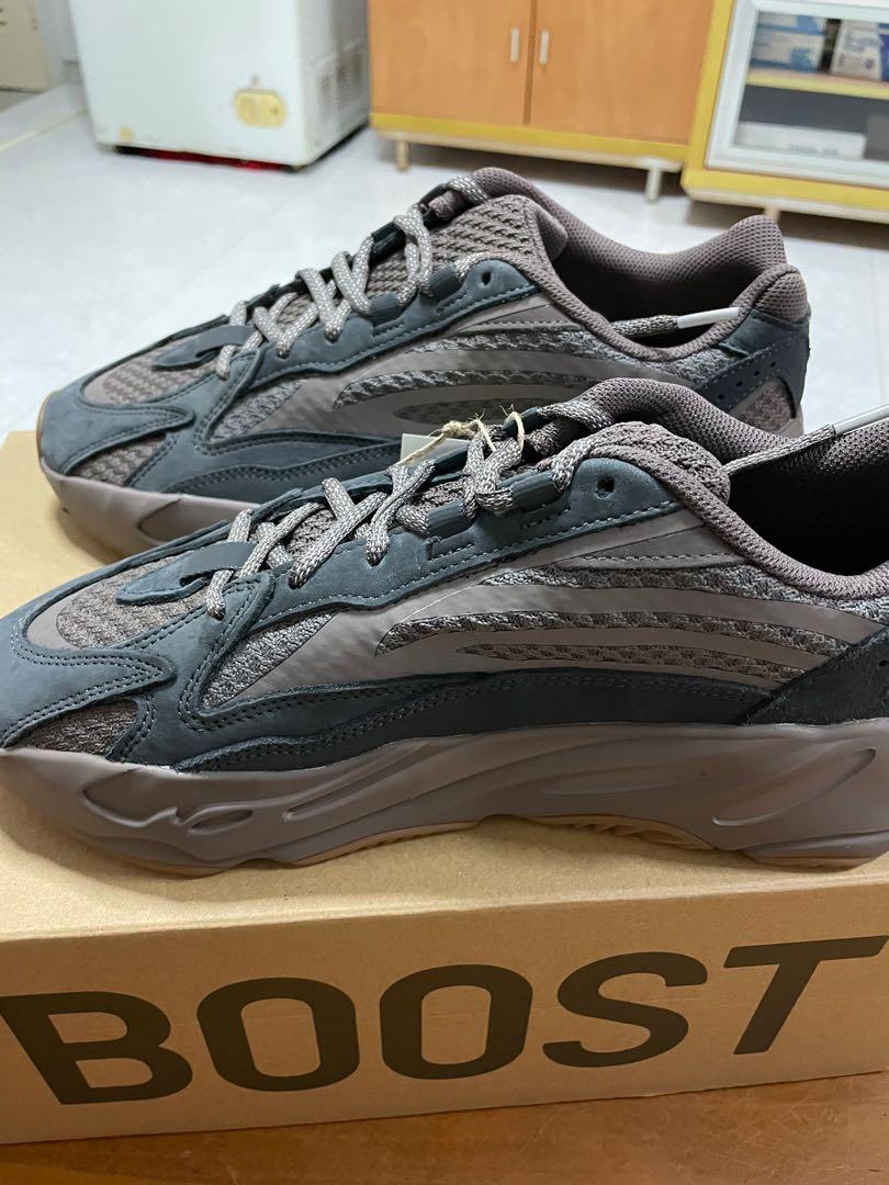 Raffle yeezy hot sale 700 mauve