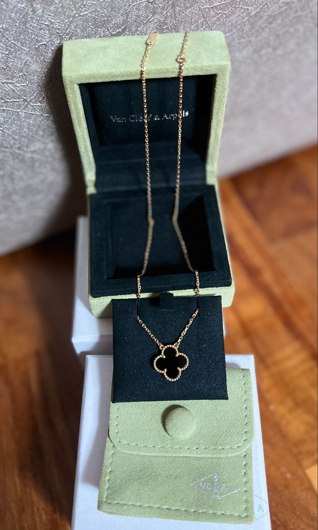 Alhambra clearance onyx necklace