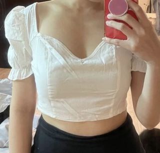 (Category: ) located in . Submitted by clearmywardrobeplsss (Listing ID 1116998331, Image 1). Description: .