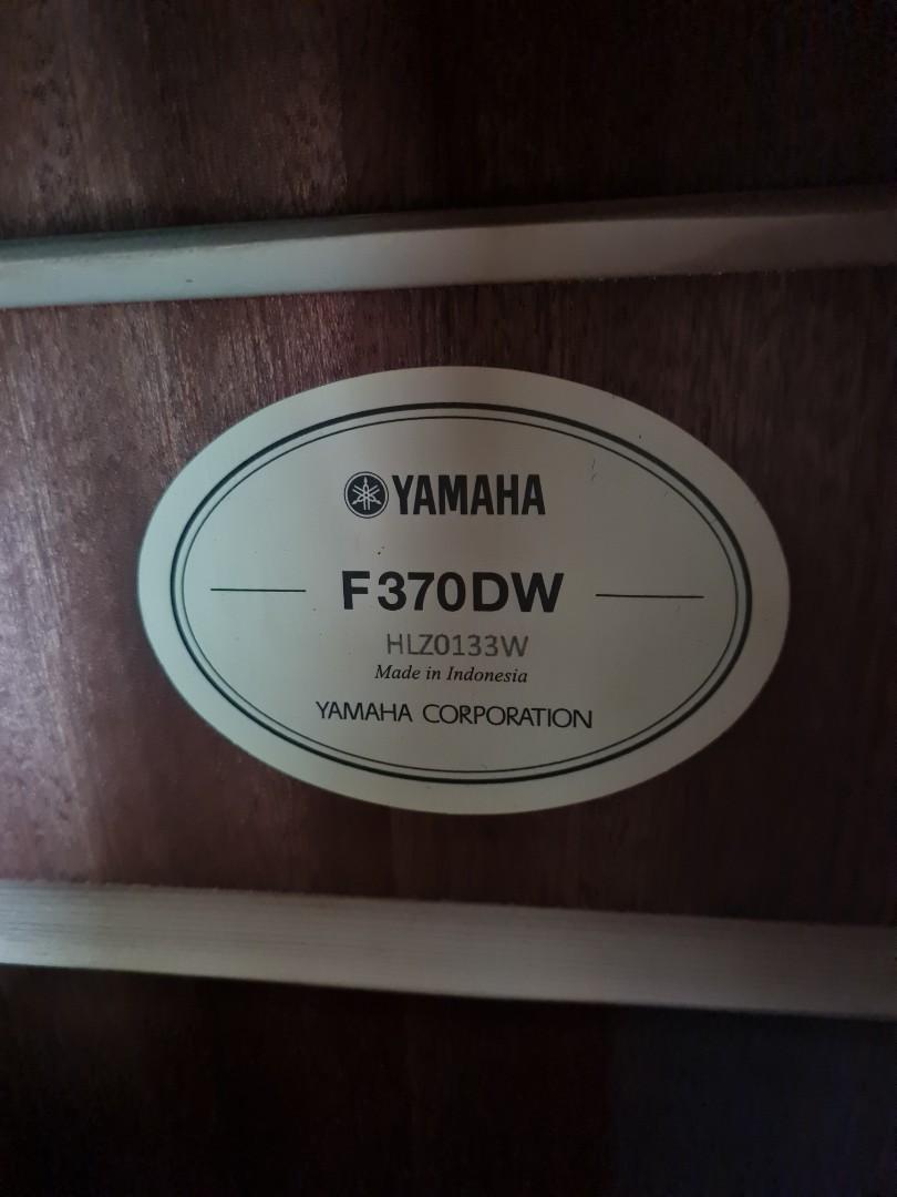 Yamaha acoustic guitar F370DW, Hobbies & Toys, Music & Media, Musical ...