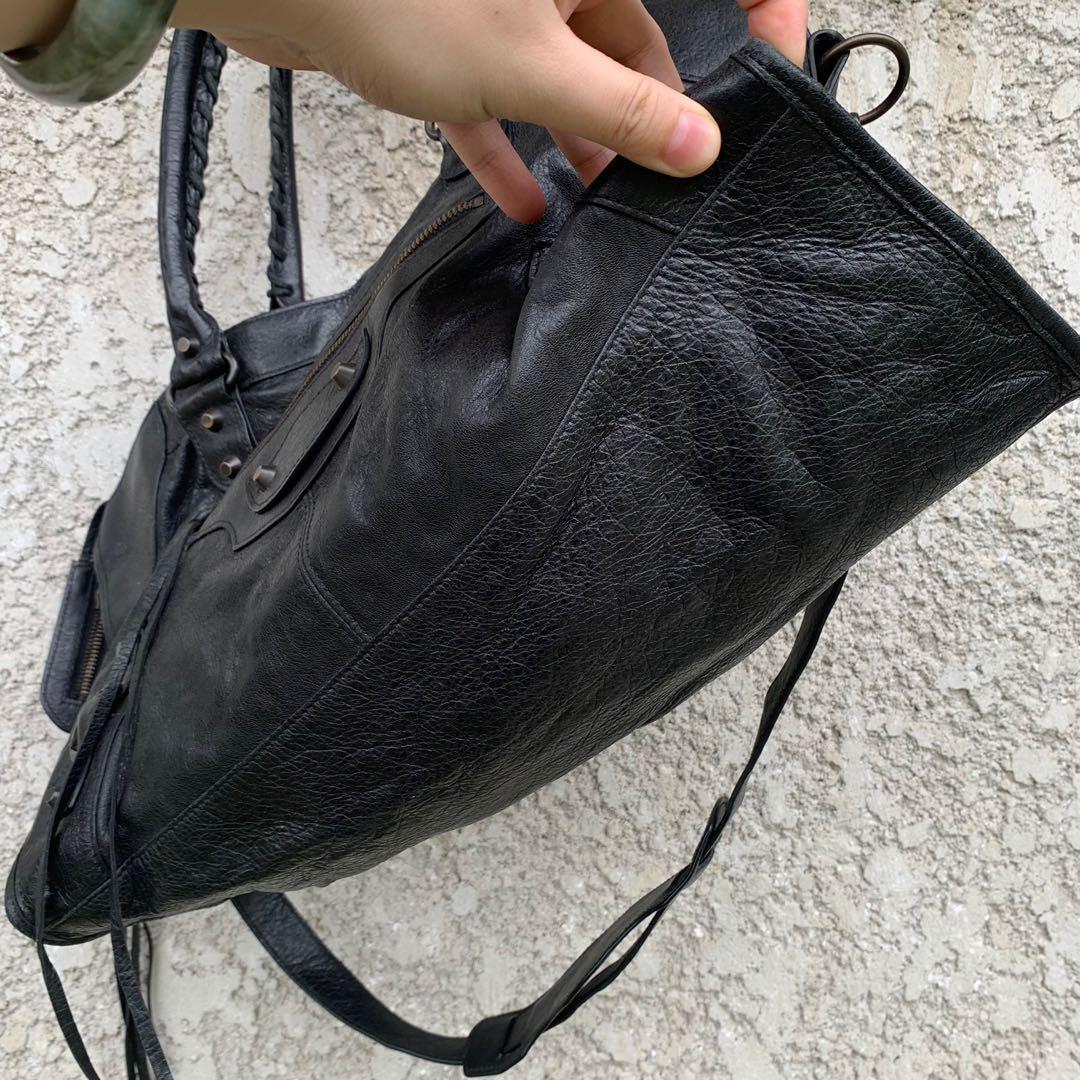Balenciaga Agneau Part time (Category: Luxury Bags & Wallets) located in Davao. Submitted by erysiphylothrix (Listing ID 1118680985, Image 2). Description: .