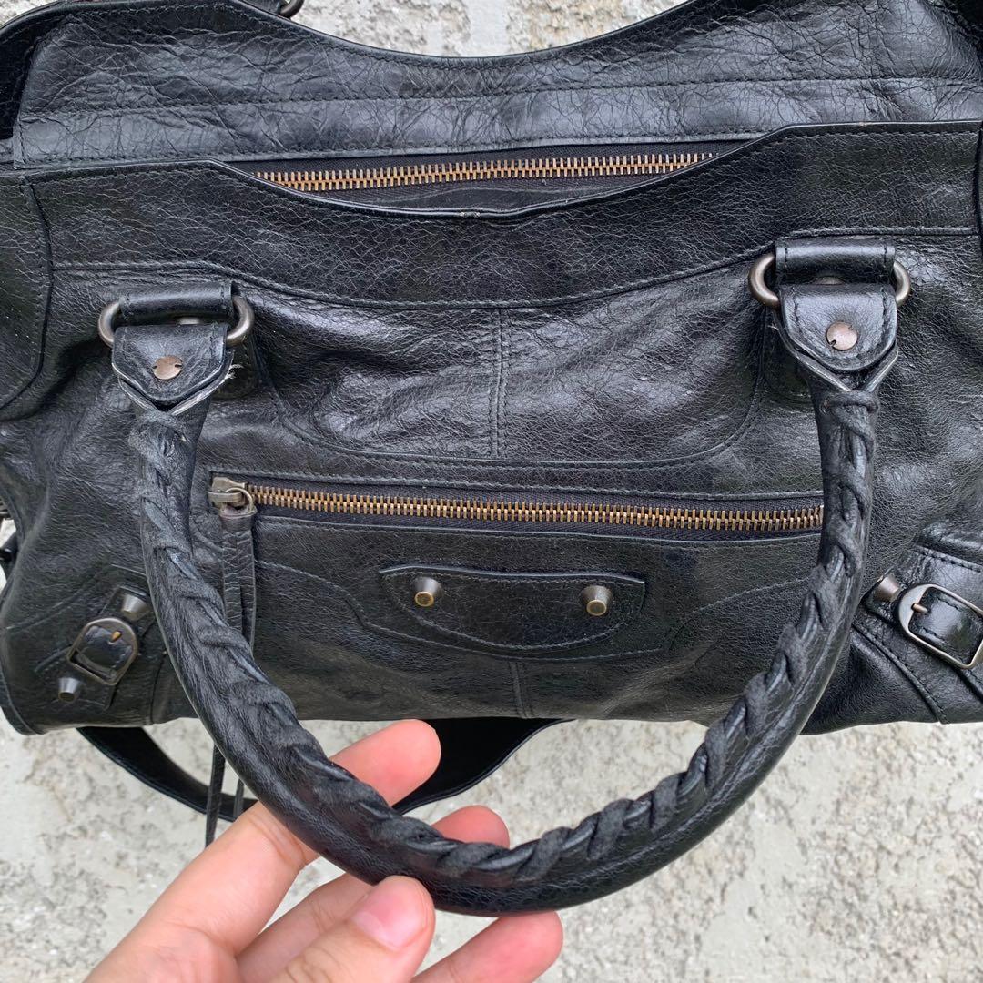 Balenciaga Agneau Part time (Category: Luxury Bags & Wallets) located in Davao. Submitted by erysiphylothrix (Listing ID 1118680985, Image 3). Description: .