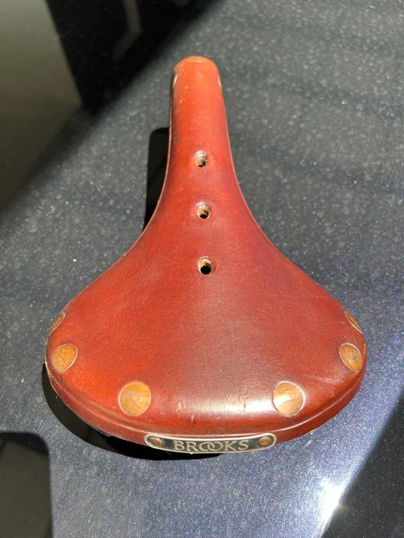 Brooks B17 big copper rivet leather saddle ideal for Brompton, Sports