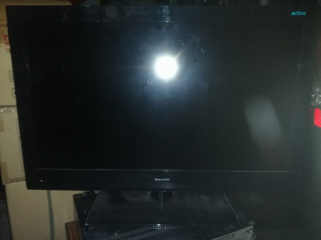 Defective Bauhn 32" HD LCD TV, TV & Home Appliances, TV & Entertainment, TV on Carousell