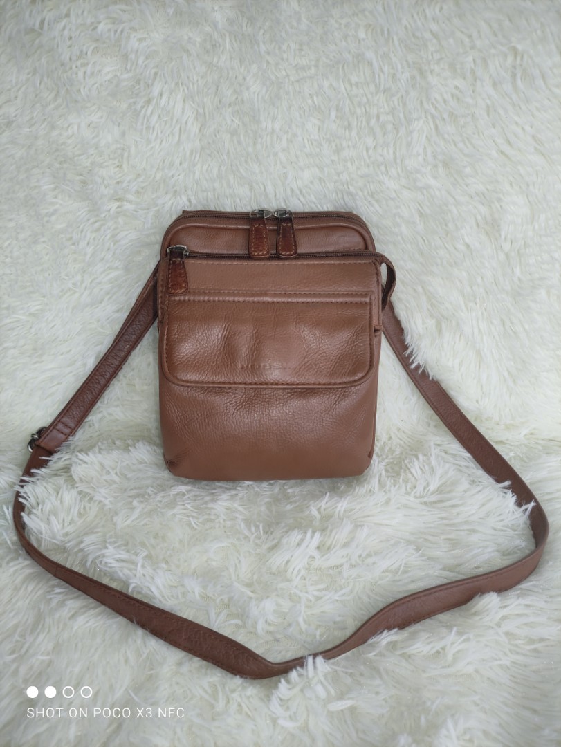 Fossil hotsell crossbody organizer