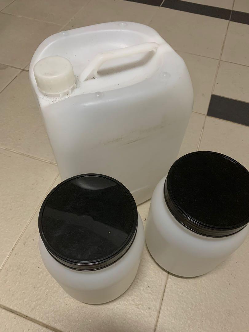 Free plastic containers, Free Items on Carousell