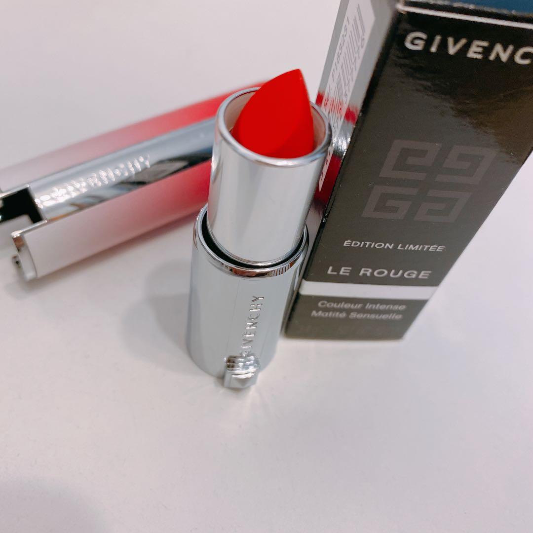 Givenchy store 332 fearless