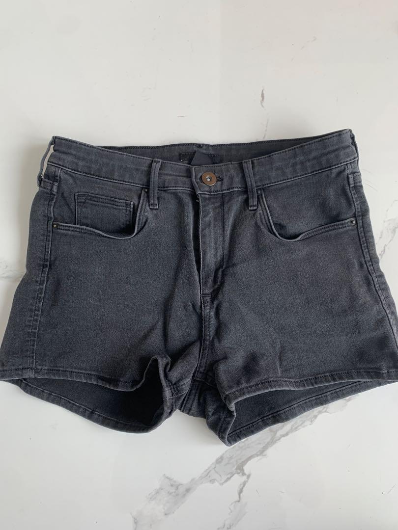 H\u0026M faded black jeans shorts // US 8 