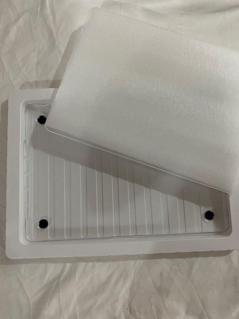 iShield Macbook Transparent Hard Shell Case (Category: Laptop Bags & Sleeves) located in San Juan City. Submitted by shoprinat (Listing ID 1118784583, Image 2). Description: .