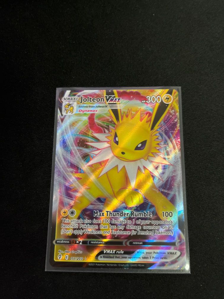 Jolteon VMAX - 051/203 - Ultra Rare - Espada Y Escudo
