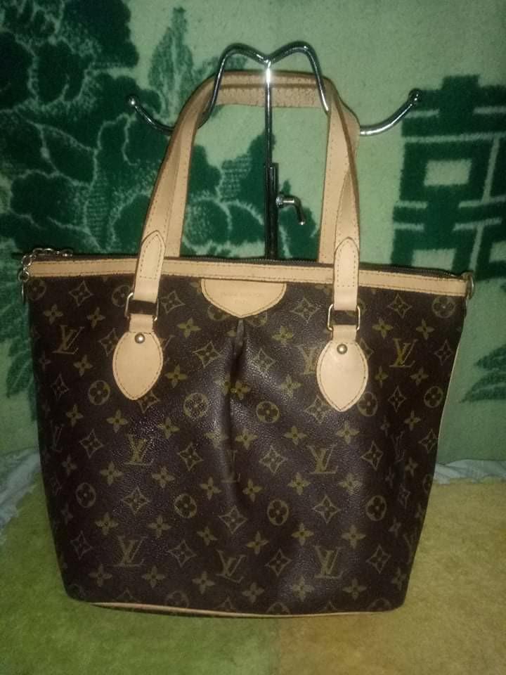 Louis Vuitton Tote Bag Preloved (Category: Luxury Bags & Wallets) located in Romblon. Submitted by migustyles (Listing ID 1118813025, Image 1). Description: Louis Vuitton Tote Bag Coded with flaws but can be used.