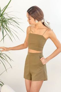 (Category: ) located in . Submitted by wardrobemeeeee (Listing ID 1118777146, Image 1). Description: .