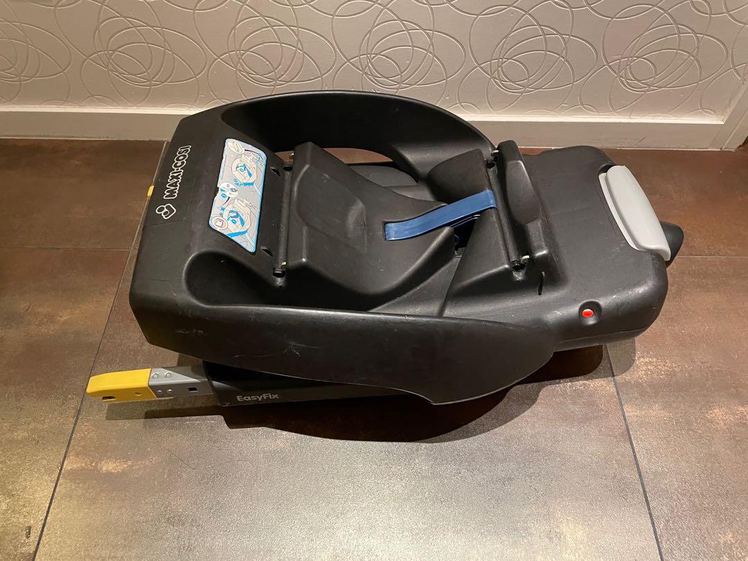 Maxi Cosi Cabriofix + Easyfix Car Seat Base + Babyzhen Yoyo adapters,  兒童＆孕婦用品, 外出用品, 外出用品- 安全座椅- Carousell
