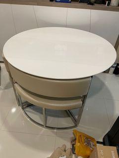 Round dining table + 4 chairs