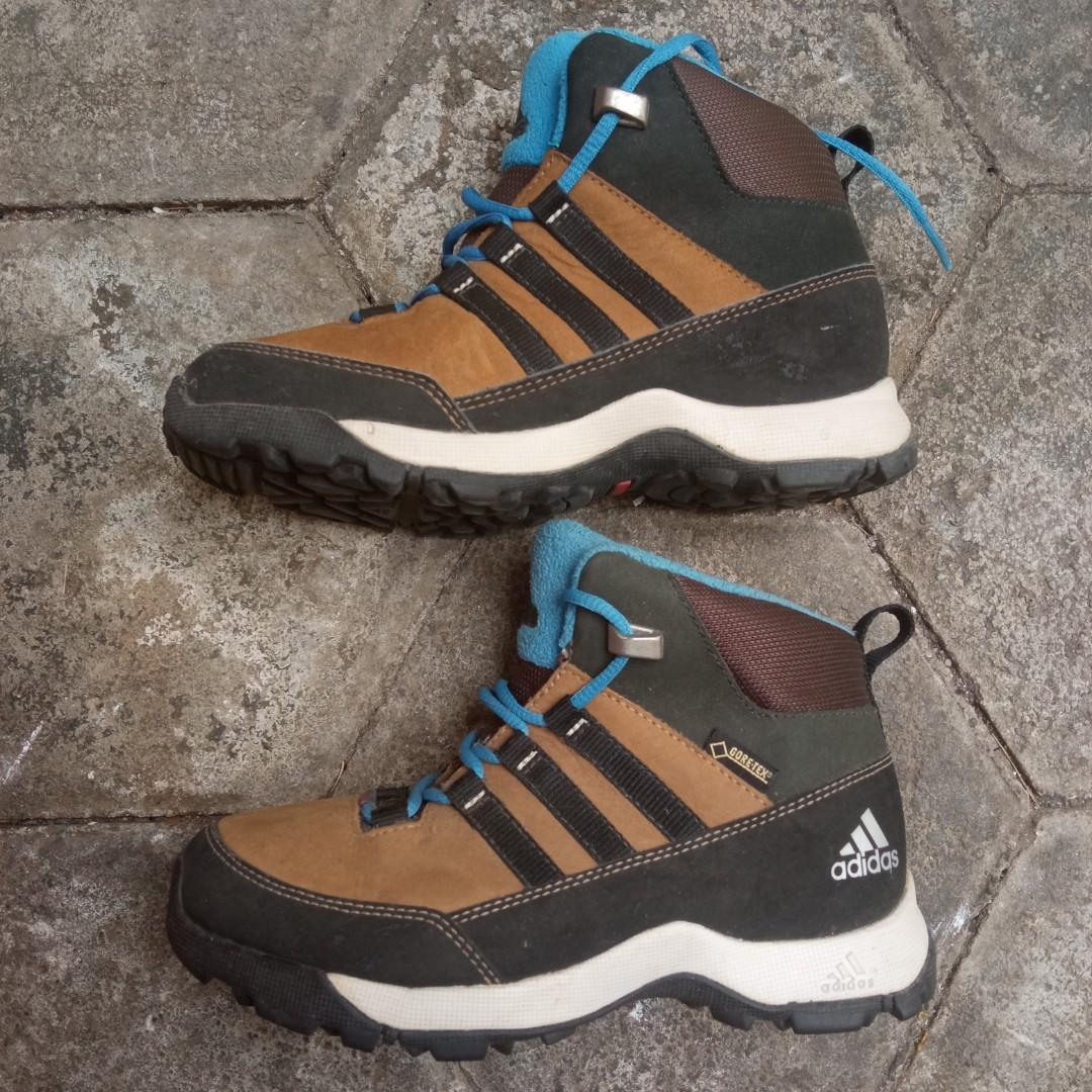 Sepatu trekking adidas hot sale